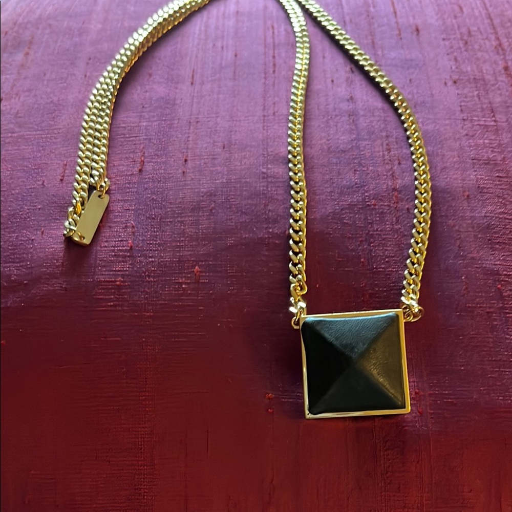 Elegant Gold and Black Necklace